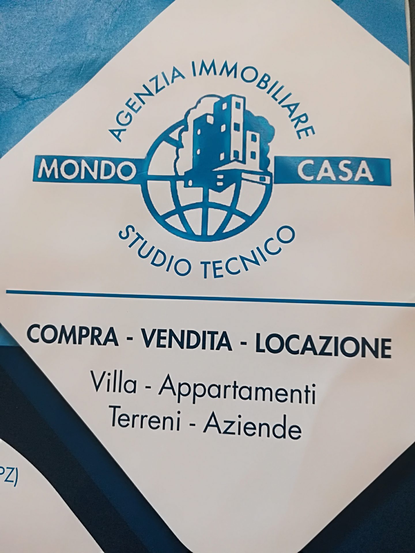 ATELLA-Vendesi FABBRICATO di mq 305. TERRENO di mq 4000.