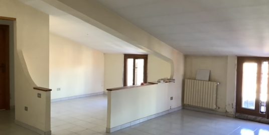 RIONERO-Vendesi MANSARDA di mq 107. 5°piano. 4vani e wc.