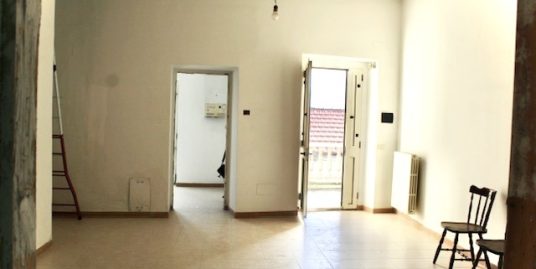 Rionero- Vendesi-CASA AUTONOMA di 65. MANSARDA 69.Primo piano, 3 vani e wc.
