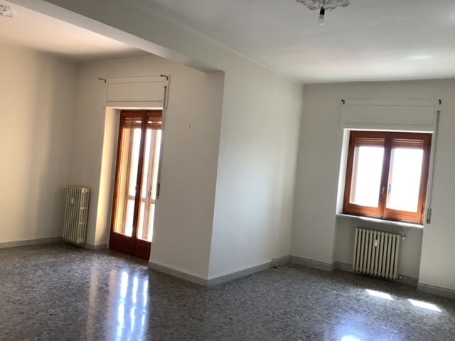 RIONERO-Vendesi Appartamento di mq 140. 6vani e 2 wc.