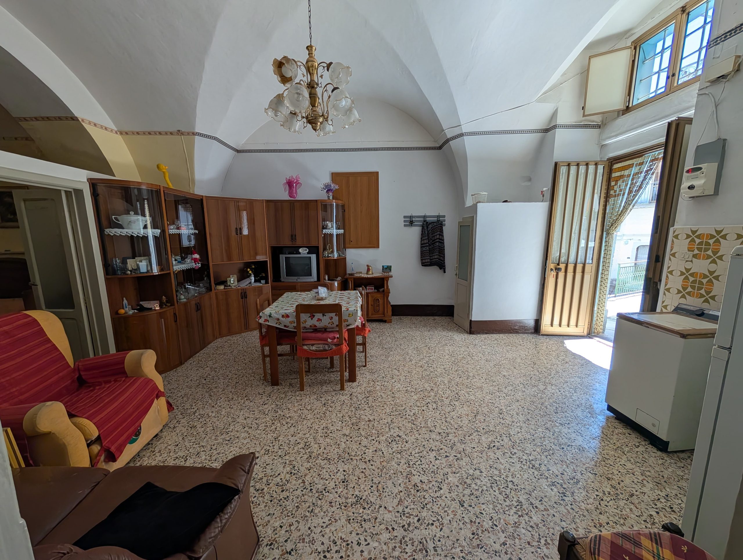 BARILE-Vendesi CASA AUTONOMA di mq di mq 60.Piano terra, 2 vani e wc.