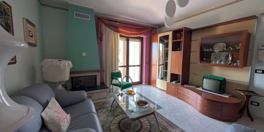 RIONERO-Vendesi Appartamento di mq 85, al 2°piano con GARAGE. 4 vani e 2wc.