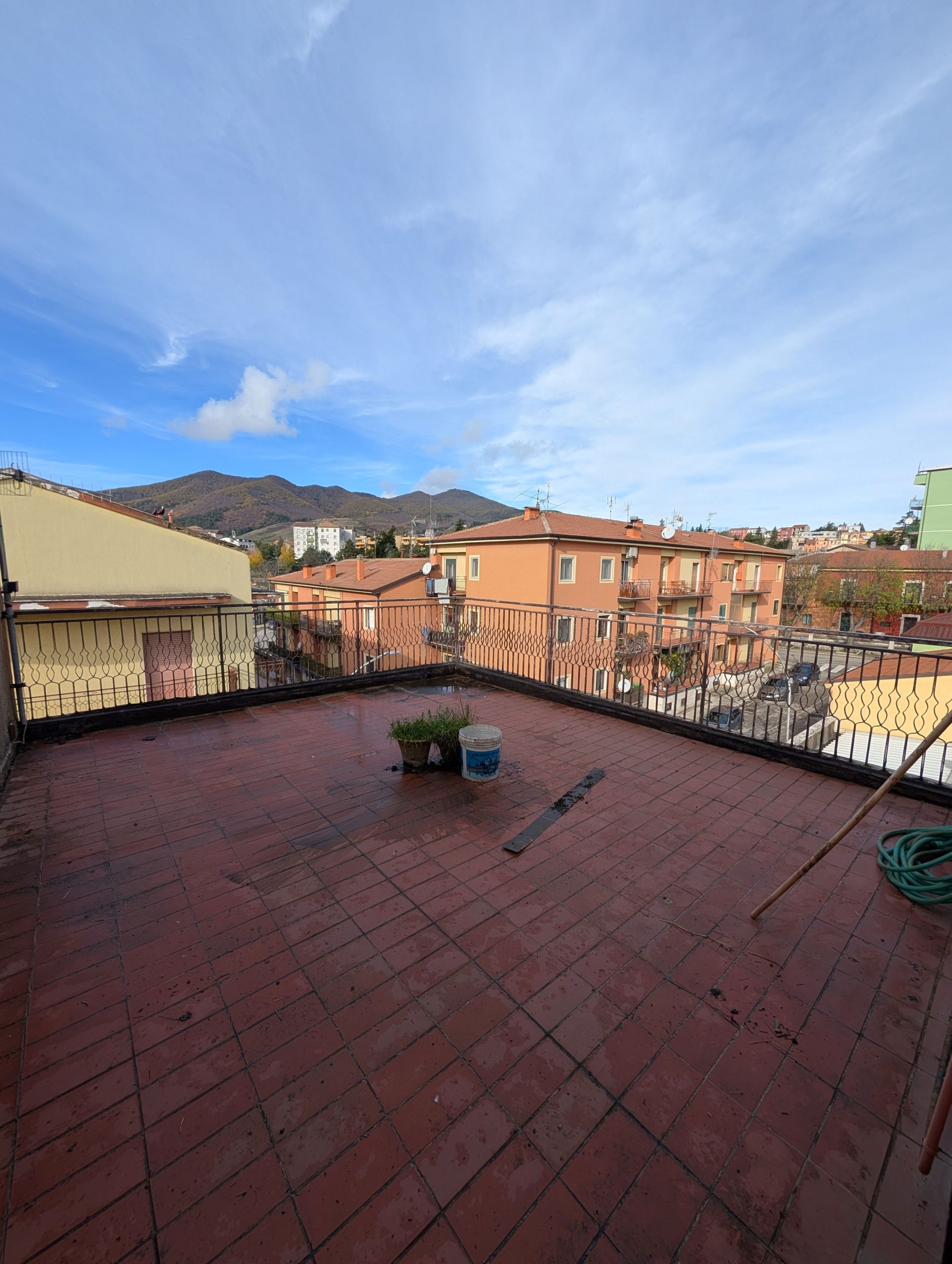 RIONERO-Vendesi Appartamento al 2°di mq120. 6vani, 2wc e TERRAZZO.