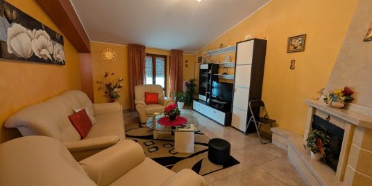 RIONERO-Vendesi Appartamento di mq 85, al 3°piano. 4vani e wc.