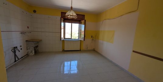 RIONERO- VENDE APPARTAMENTO di mq 70. GARAGE di mq 40. Piccolo Giardino. Deposito di mq 6.